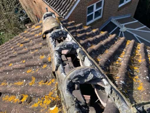 this is a photo of a roof that needs repairs in ashford kent